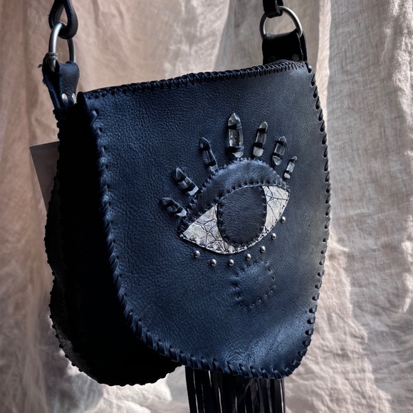 Black Leather saddle bag /shoulder bag/ leather purse with fringe .NWT - Picture 3 of 12